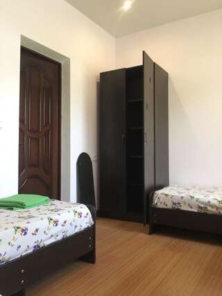 Гостевой дом Guest house on Gagarina 10 Новый Афон Стандартный трехместный номер-3